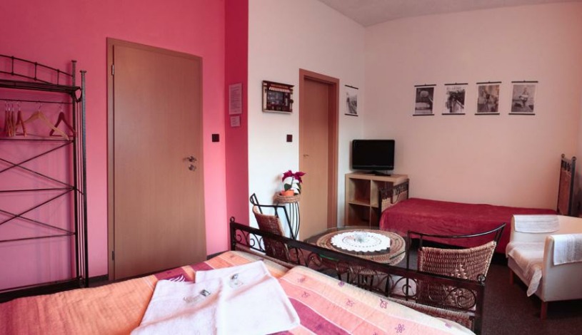 Penzion Retro Kutná Hora - Třílůžkový pokoj + obsazená přistýlka